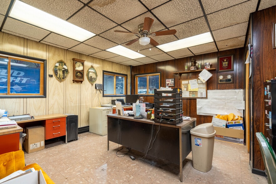 More Photos Of 7040 State Rd, Philadelphia Warehouse For Sale