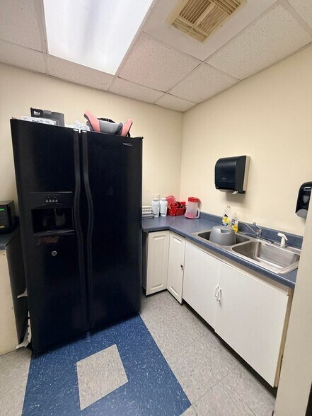 More Photos Of 800 S Main St, Petal Freestanding For Sale