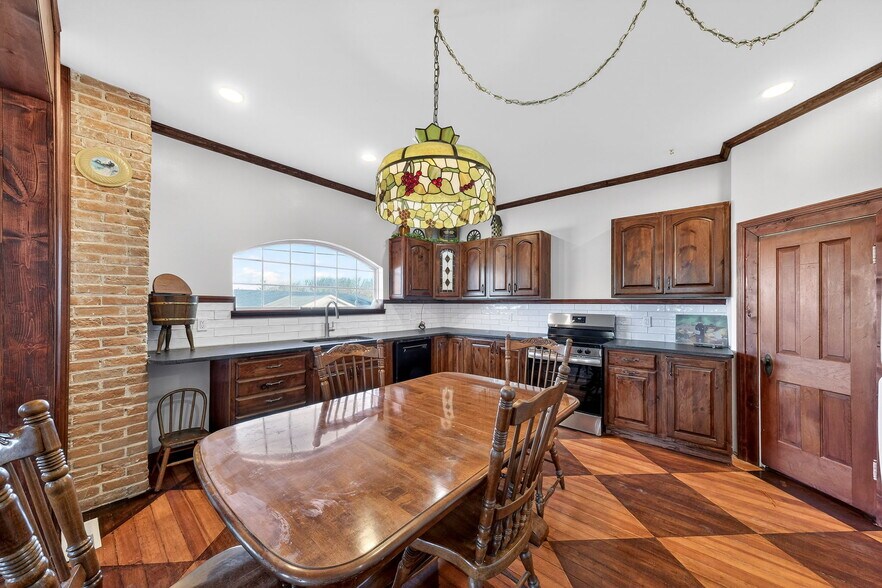 More Photos Of 1011 Market St, Hermann General Retail For Sale