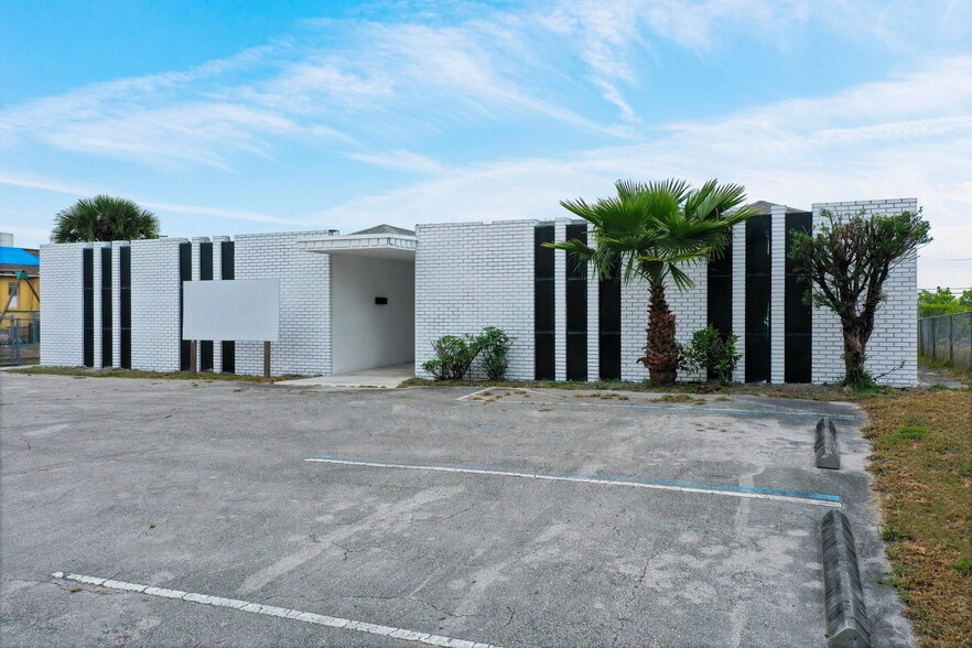 More Photos Of 706 N 7th St, Fort Pierce Office For Sale