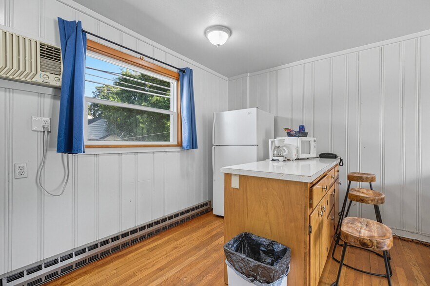 More Photos Of 615 S Main St, Colfax Hotel For Sale