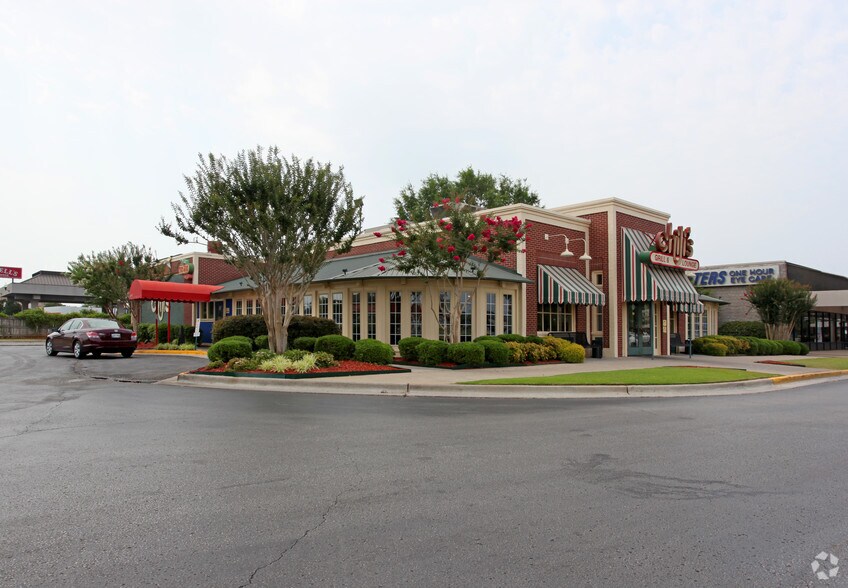 More Photos Of 4925 University Dr, Huntsville Unknown For Lease