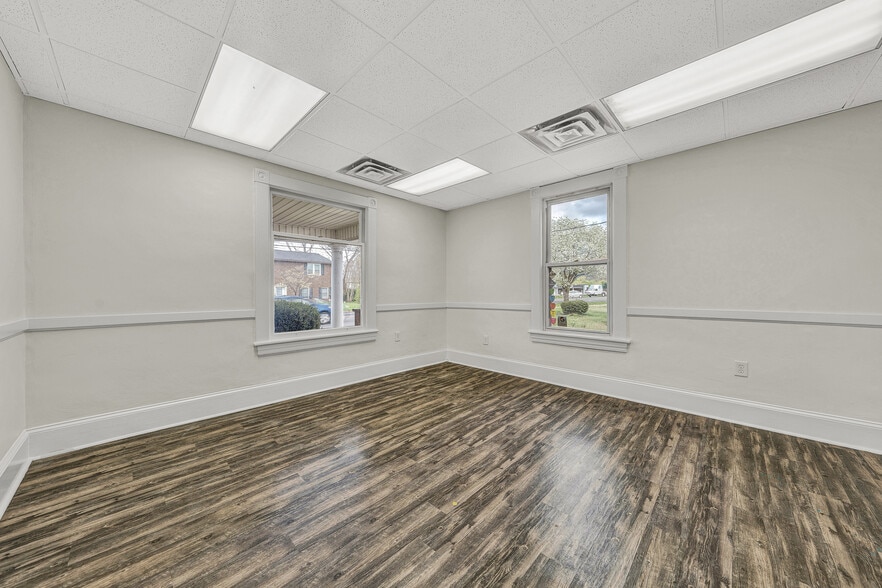 More Photos Of 628 S Colorado St, Salem Office For Sale