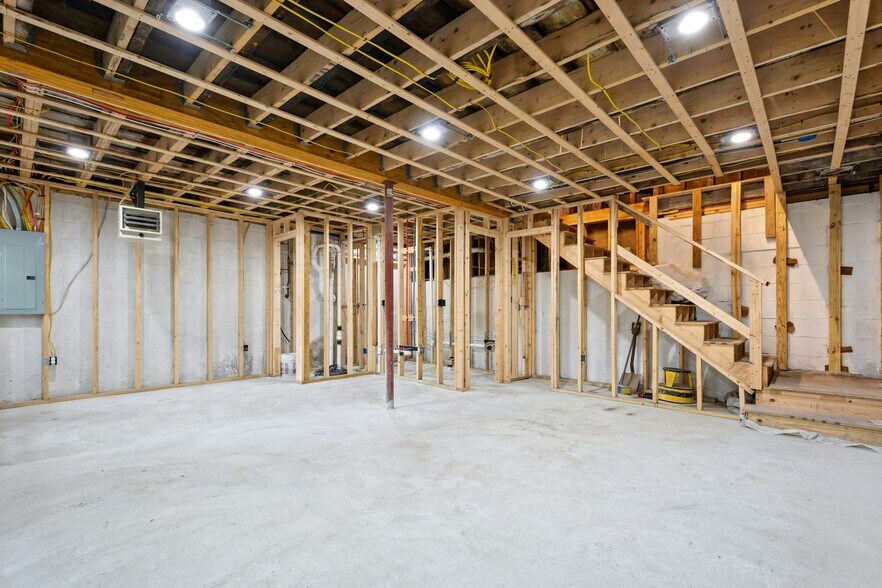 More Photos Of 8 Pine St, Boston Flex For Sale