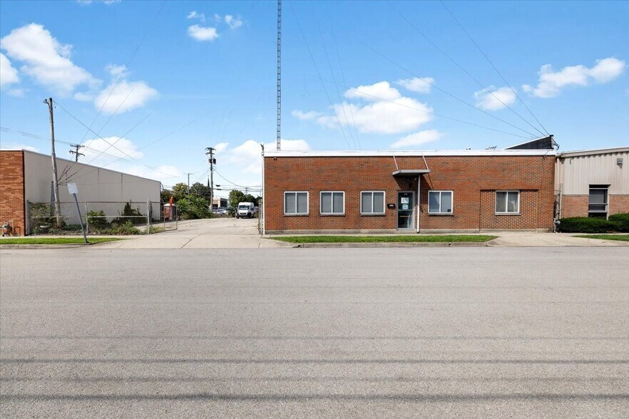More Photos Of 115 Commercial St, Dayton Warehouse For Sale