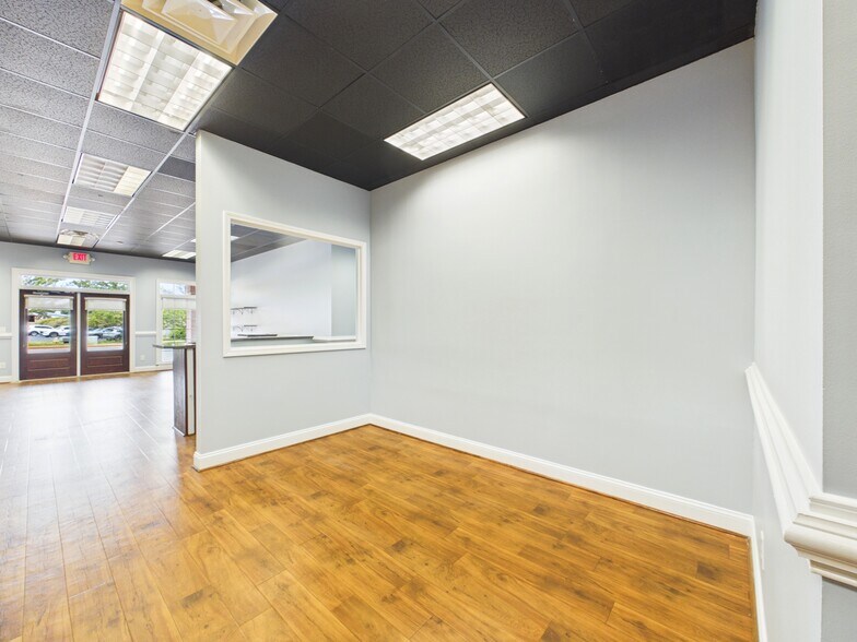 More Photos Of 7559 Kayne Blvd, Columbus Freestanding For Lease