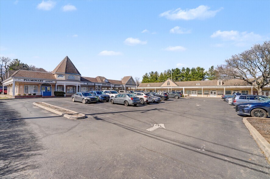 More Photos Of 24-26 Liberty Square Mall, Stony Point Office For Sale