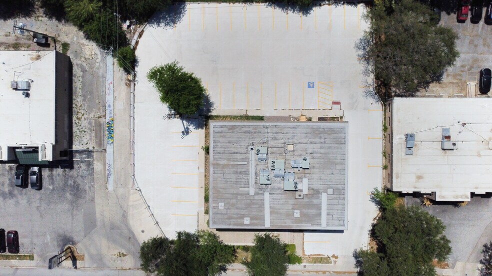 More Photos Of 4139 Gardendale St, San Antonio Office For Sale
