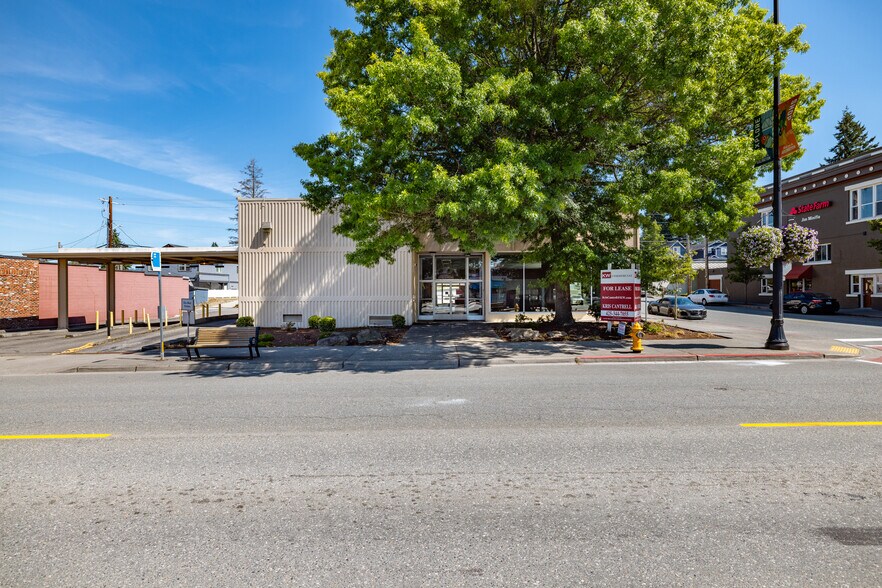 More Photos Of 501 N Olympic Ave, Arlington Bank For Lease