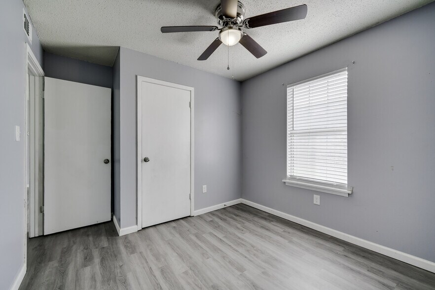 More Photos Of 1906 W Matthews Ave, Jonesboro Apartments For Sale