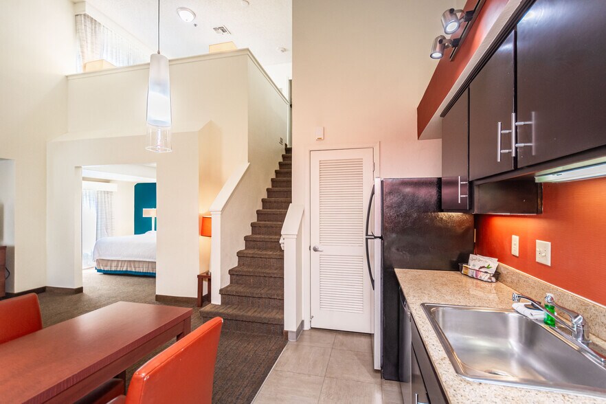 More Photos Of 1530 Howe Ave, Sacramento Hotel For Sale