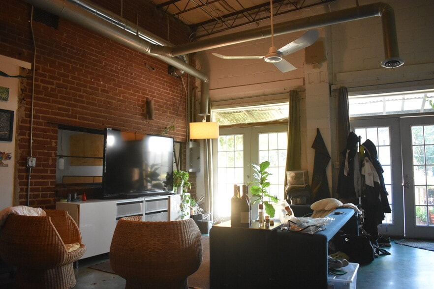 More Photos Of 275 SW Peters St, Atlanta Storefront For Sale