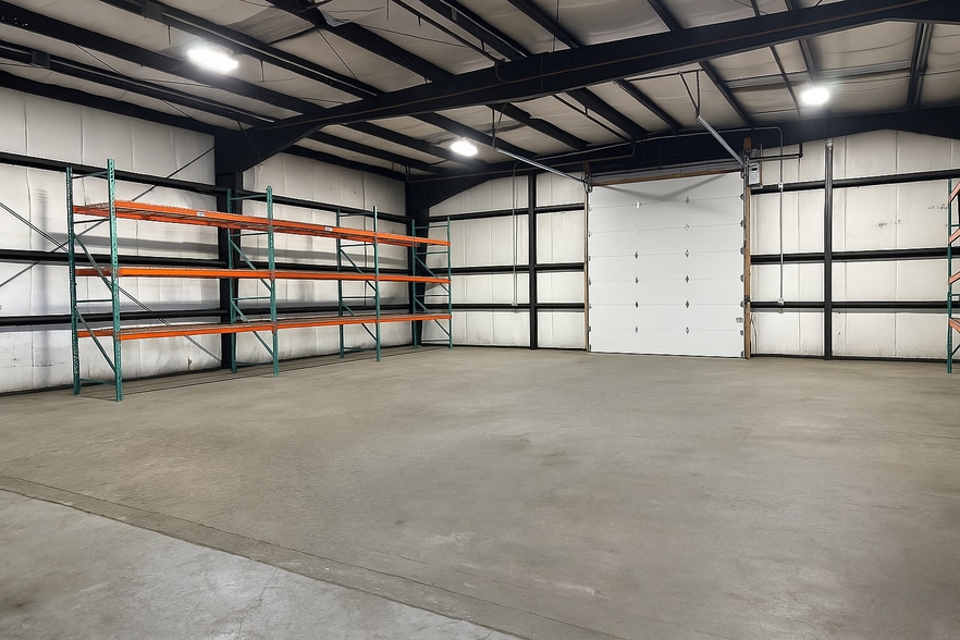 More Photos Of 429 Lake Rd, Killingly Warehouse For Lease