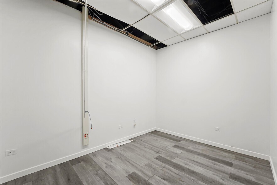 More Photos Of 5352 W Chicago Ave, Chicago Storefront Retail Office For Sale