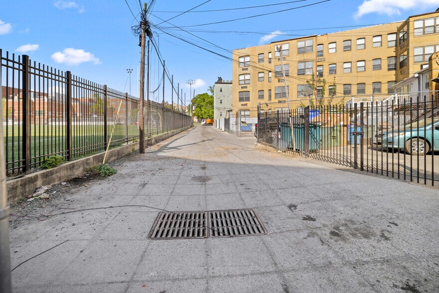 More Photos Of , Washington General Retail For Sale