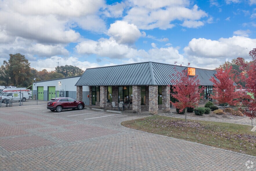 More Photos Of 3146 Wade Hampton Blvd, Taylors Self Storage For Lease