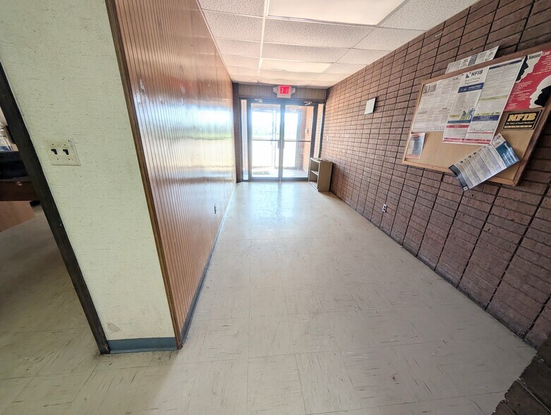 More Photos Of 1469 US Highway 59, Moran Manufacturing For Sale