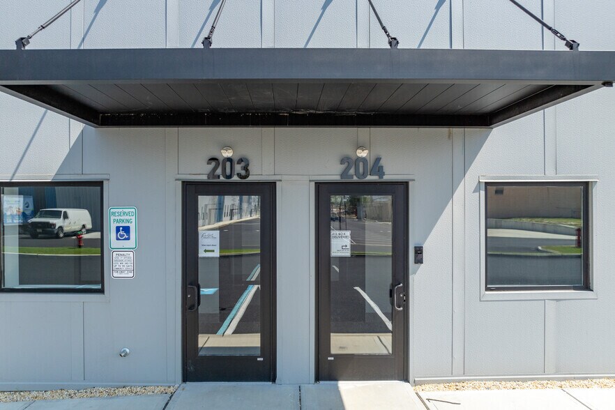 More Photos Of 785 Vassar Ave, Lakewood Warehouse For Lease
