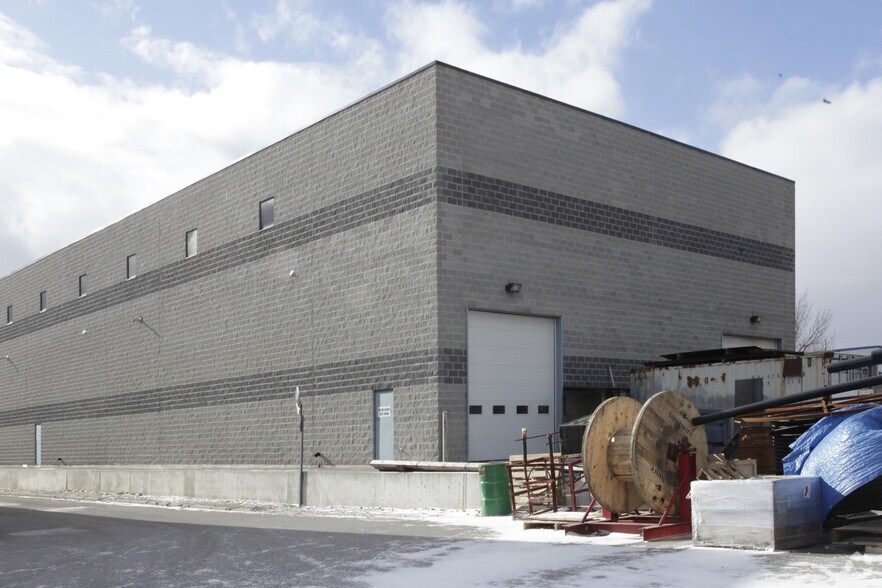 More Photos Of 39 Cardico Dr, Whitchurch-Stouffville Warehouse For Sale