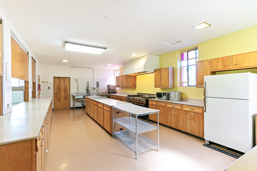 More Photos Of 3955-3995 N Irving St, Denver Religious Facility For Lease