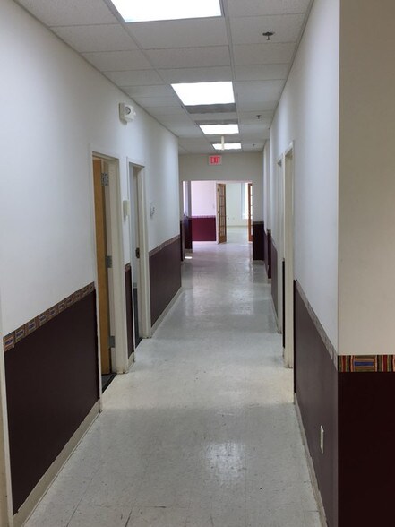 More Photos Of 408 Coles Cir, Salisbury Warehouse For Lease
