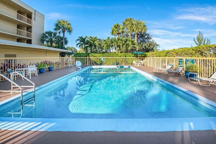More Photos Of 5981 Okeechobee Blvd, West Palm Beach Hotel For Sale
