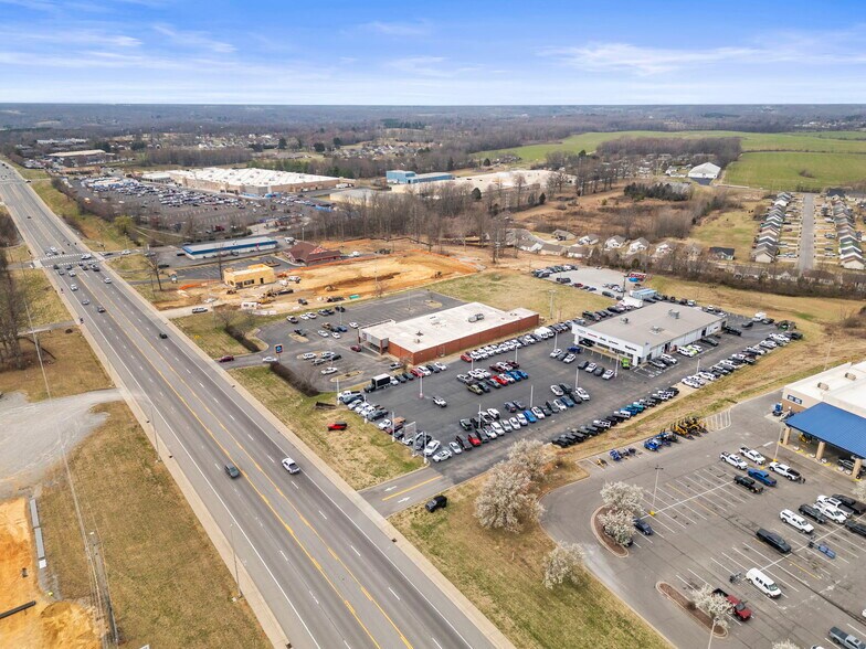 More Photos Of 3450 Tom Austin Hwy, Springfield Auto Dealership For Lease