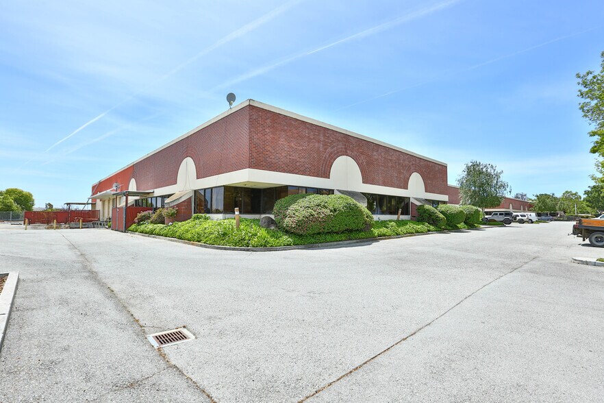 More Photos Of 255 Apollo Way, Hollister Warehouse For Lease
