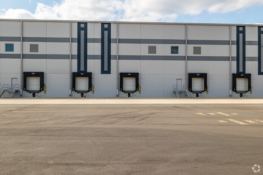 More Photos Of 11525 Lakeridge Pky, Ashland Distribution For Lease