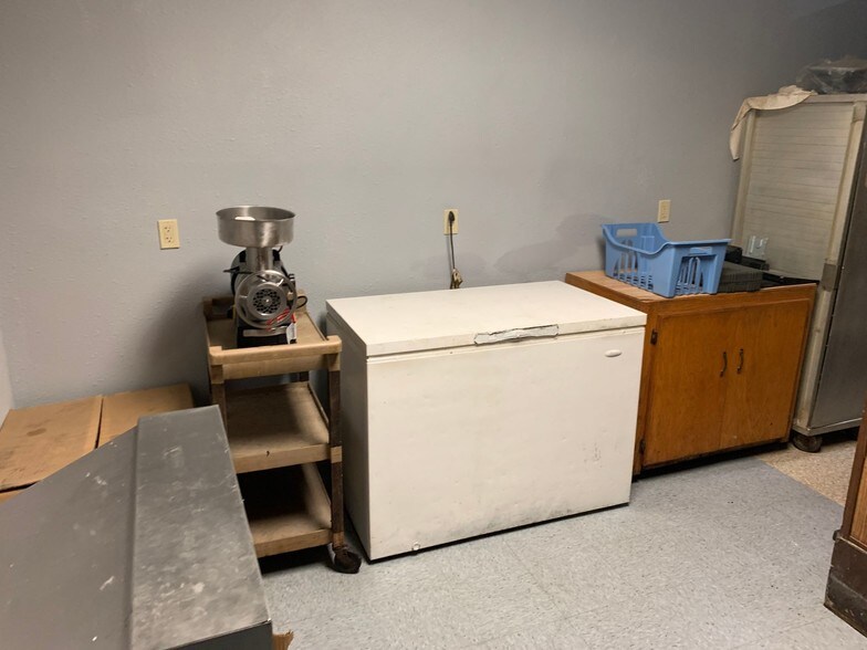 More Photos Of 121 W 1st St, Hershey Restaurant For Sale