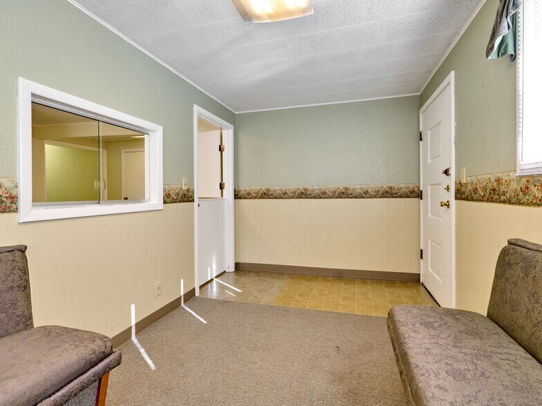 More Photos Of 122 Engle Ave, Molalla Office Residential For Sale