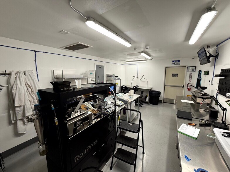 More Photos Of 1447 Santa Fe Ave, Long Beach Manufacturing For Sale