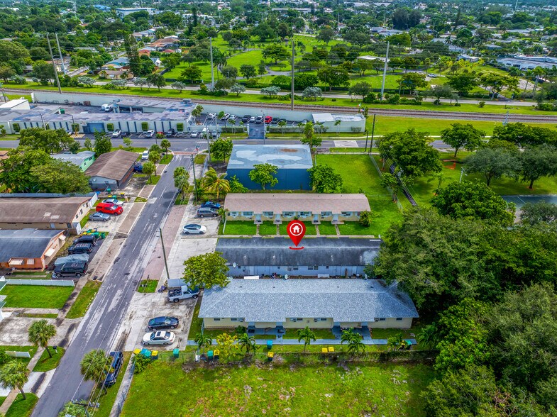 More Photos Of 711 SW 10th St, Dania Beach Apartments For Sale