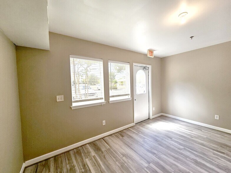 More Photos Of 1790 Queen Anne, Sunset Beach Storefront Retail Residential For Lease