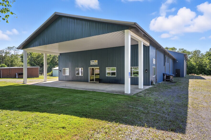 More Photos Of 4487 Sr 8, Titusville Showroom For Sale