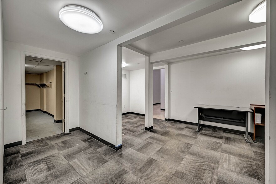 More Photos Of 100 Chamber Plz, Charleroi Supermarket For Lease