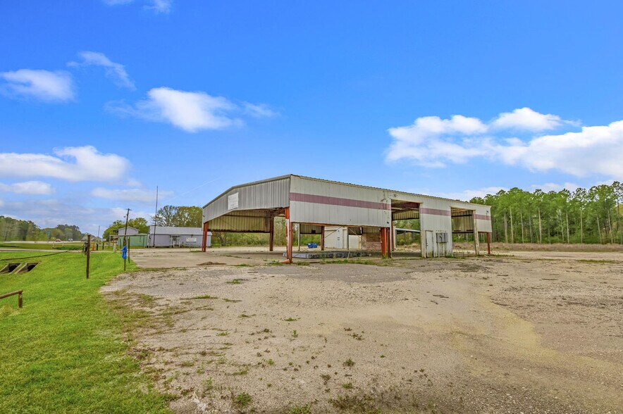 More Photos Of 21034 US Highway 96 S, Kirbyville Flex For Sale