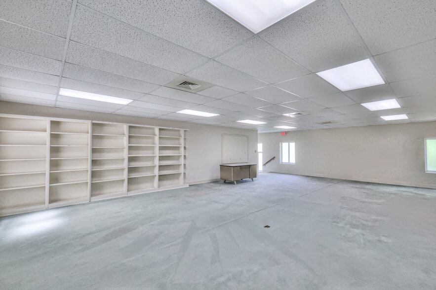 More Photos Of 228 S Military Ave, Lawrenceburg Religious Facility For Sale