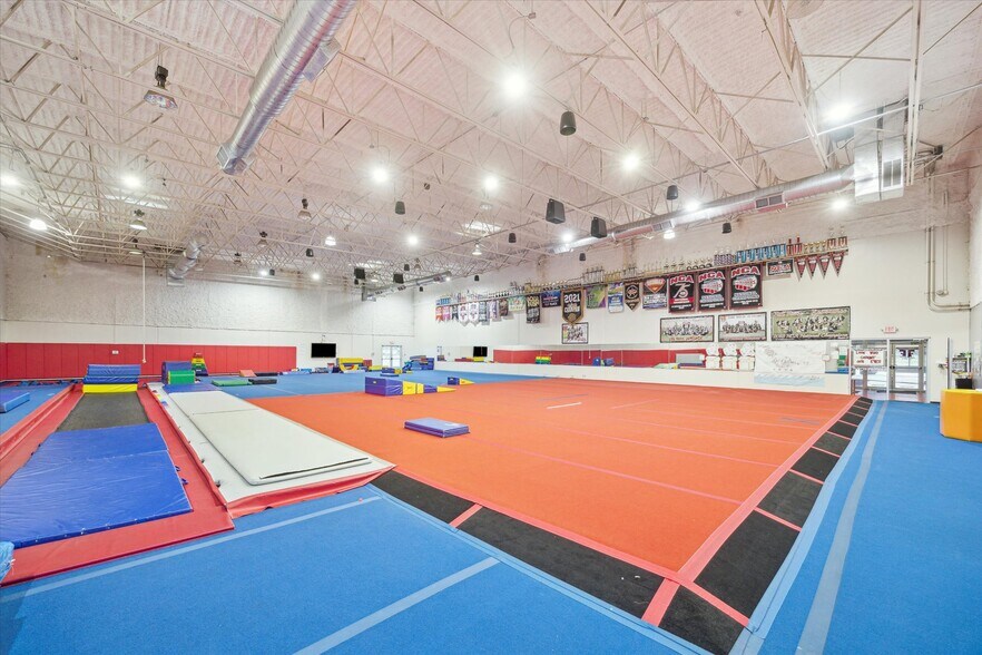 More Photos Of 1401 Mlk Blvd, El Campo Flex For Sale