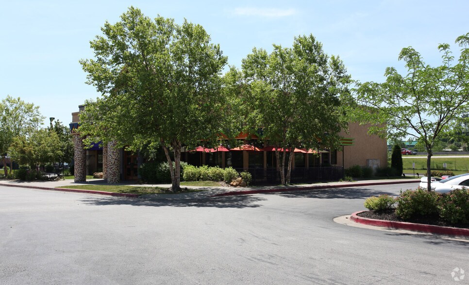 More Photos Of 19921 E Jackson Dr, Independence Restaurant For Lease