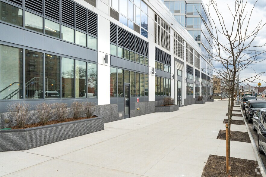 More Photos Of 1 Ocean Dr, Brooklyn Apartments For Lease