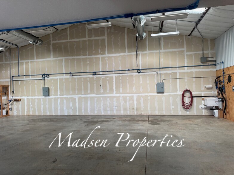 More Photos Of 1115 Ewald Ct, Paradise Manufacturing For Lease