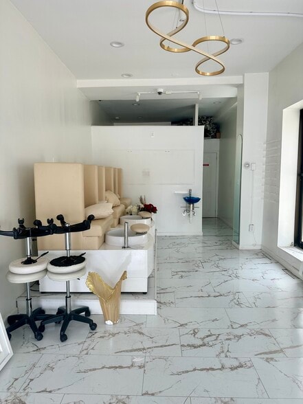 More Photos Of 10 Hilliard Ave, Edgewater Storefront Retail Residential For Lease