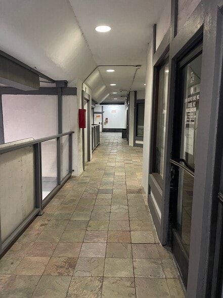 More Photos Of 13313-13321 Ventura Blvd, Sherman Oaks Office For Lease