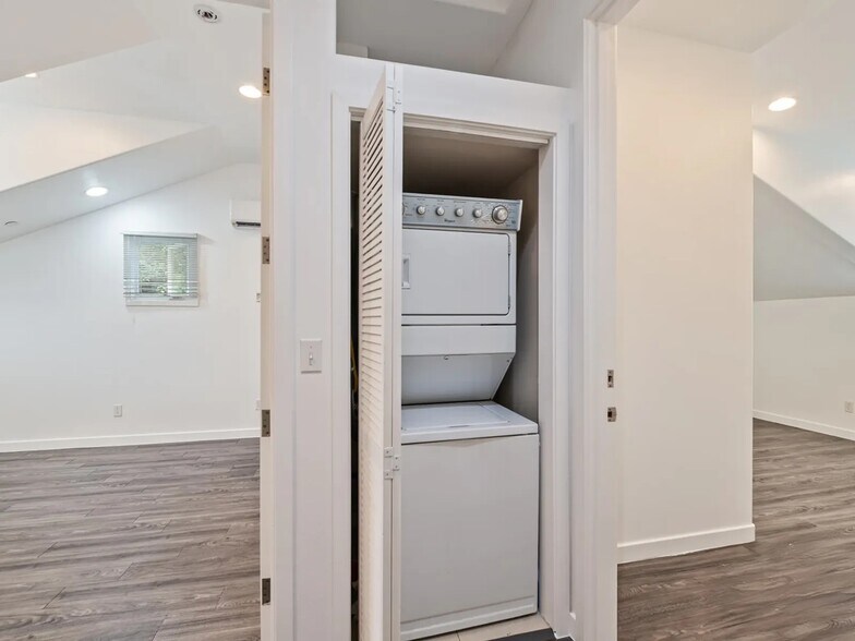 More Photos Of 1227 W 30th St, Los Angeles Apartments For Sale