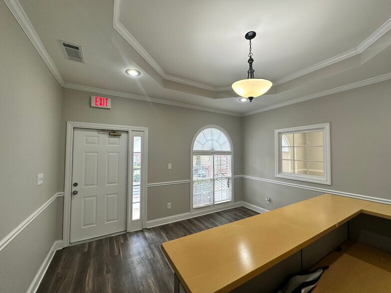 More Photos Of 106 Pilgrim Village Dr, Cumming Office For Sale