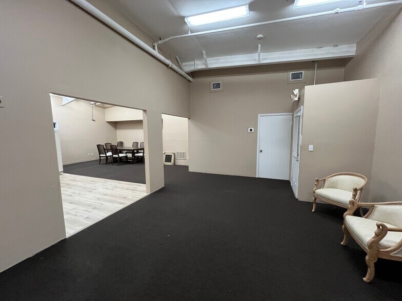 More Photos Of 12155 Metro Pky, Fort Myers Showroom For Sale