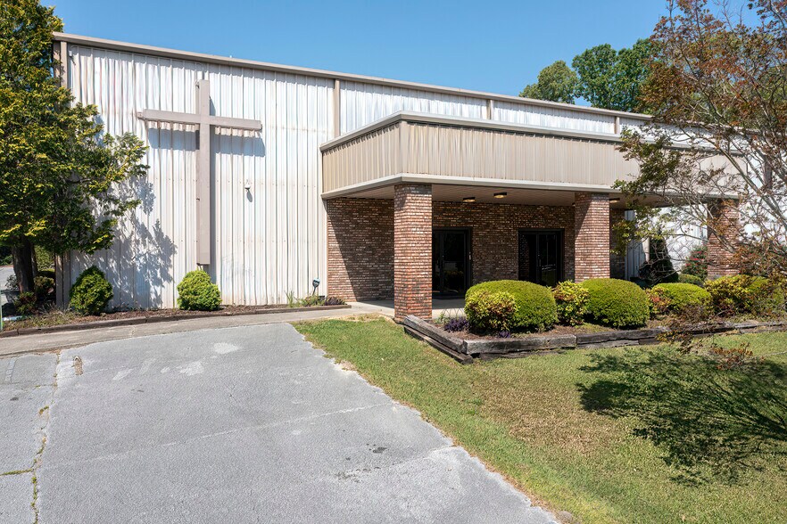 More Photos Of 419 Phillipians Blvd, Pelham Specialty For Sale