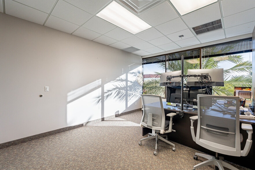 More Photos Of 7310 N 16th St, Phoenix Office For Lease