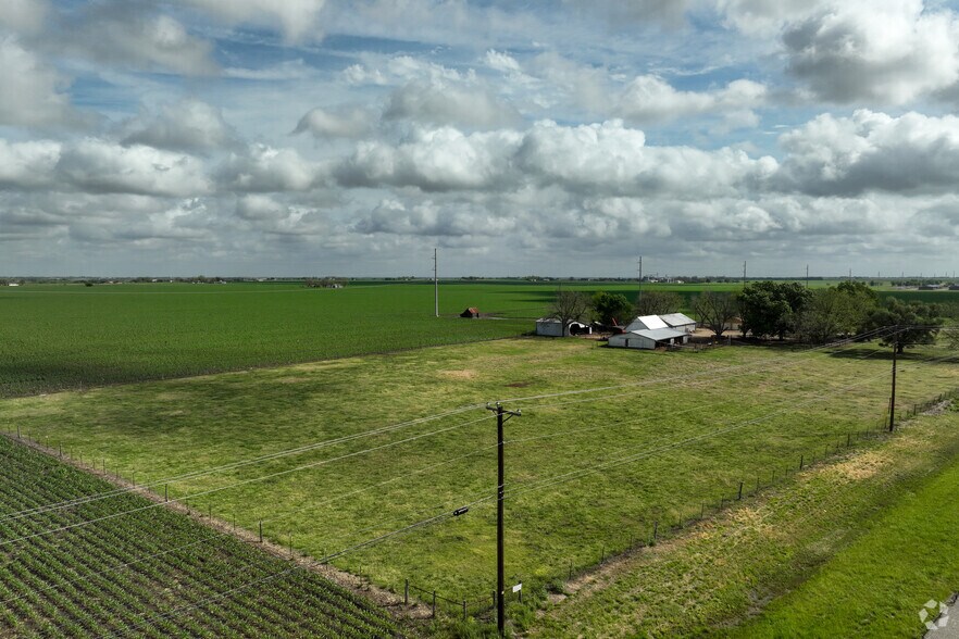 More Photos Of 21813 US-79 Hwy, Taylor Distribution For Lease